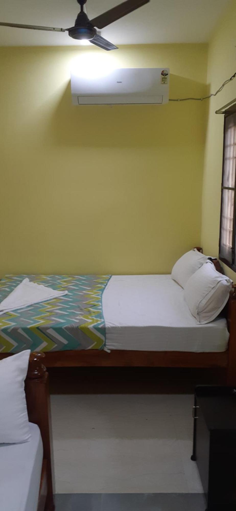 Varadhar Guest House Kancheepuram Exteriör bild